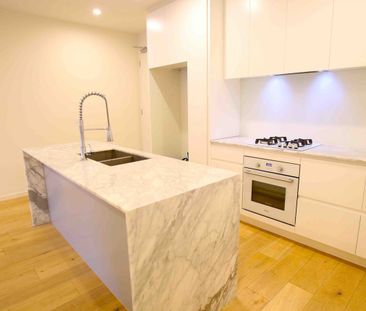 Ground Floor Apartment with Large Private Courtyard - Photo 1