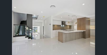 Bright & Spacious Family Home - Photo 2