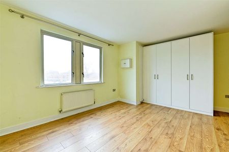 A substantial and open plan, south facing home with a very spacious kitchen / living room, two large double bedrooms, secure off street parking, balcony and wonderful harbour views. - Photo 3