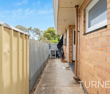 Conveniently located 2 bedroom homette situated at the rear of a sm... - Photo 4