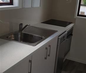 ELLERSLIE - 3 brm Townhouse - Great Locations - Photo 3