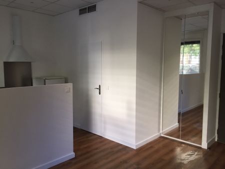 Studio - Aix-En-Provence (13090) - 26.1 m² - - Photo 2