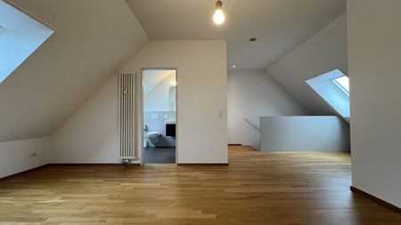 Lichtdurchflutete Maisonette-Dachwohnung mit grosser Terrasse - Photo 5