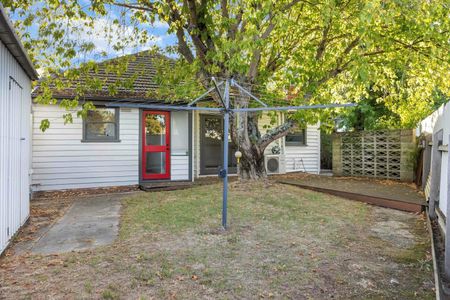 Trendy Three Bedroom Centrally Located Home! - Photo 5