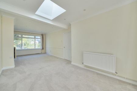 3 bedroom detached bungalow to rent - Photo 3