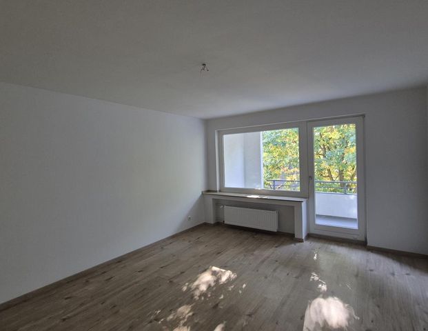 Helle Wohnung mit Balkon und modernem Badezimmer! - Photo 1