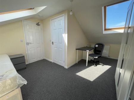 1 bedroom in a house share to rent - Photo 3