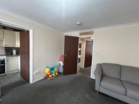2 bedroom flat to rent - Photo 2
