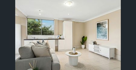 Stunning Renovated Two-Level Water View Home, Dual-Living Flexibility, Perfect for Multi-Gen Families - Photo 5