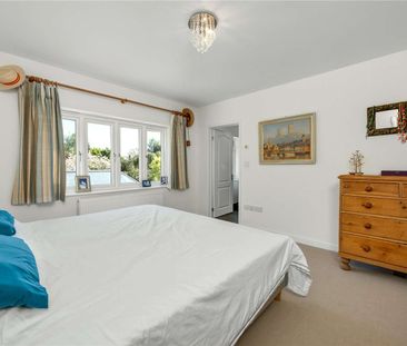 A well proportioned detached family home in a desirable Thames Ditt... - Photo 2