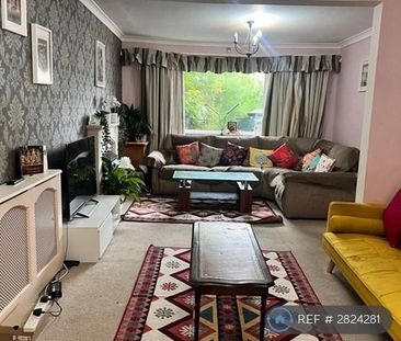 4 bedroom semi-detached house to rent - Photo 2