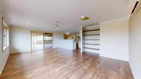 Family home In South Dubbo - Photo 4