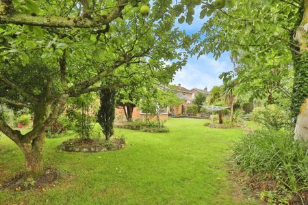 Brecklands Green - Photo 4