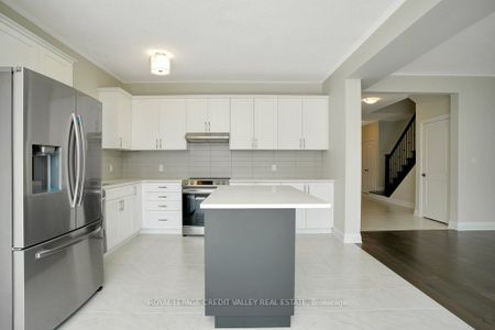 Detached Home For Lease | X8118156 - Photo 2