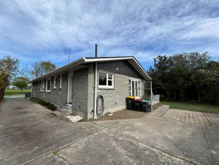 Charming 2-Bedroom Home in Riccarton: Ideal Location for Modern Living! - Photo 4