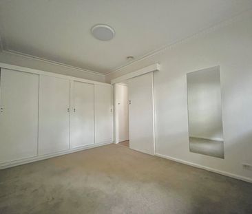 IMMACULATE TWO BEDROOM HOME IN THE HEART OF CAMBERWELL - Photo 6