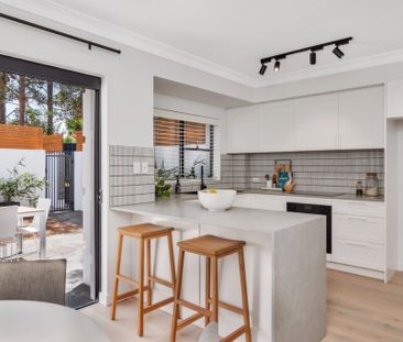 Stunning Spacious Coastal Home - Photo 5