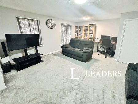 3 bedroom house to rent Ovaldene Way, ST4 - Photo 4