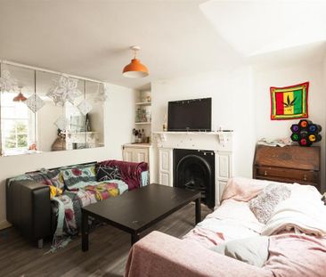 8 bedroom terraced house to rent - Photo 1