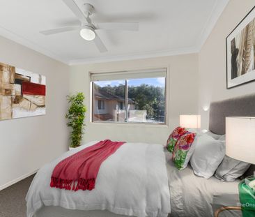 Spacious Townhouse in a Private Leafy Complex - Photo 4