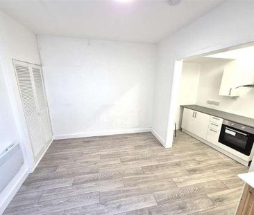 Ashley Road, Poole, BH14 - Photo 3