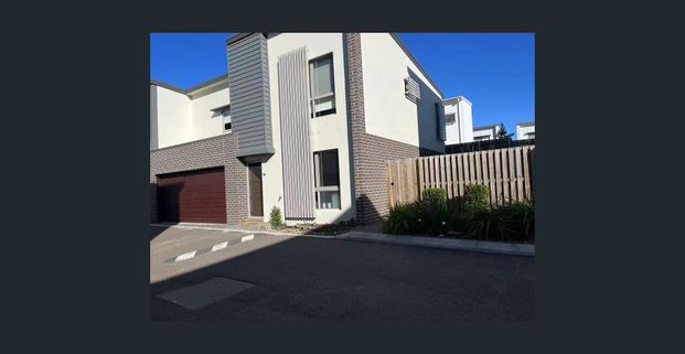 Spacious and Modern 4-Bedroom Townhouse with corner yard!!! - Photo 1