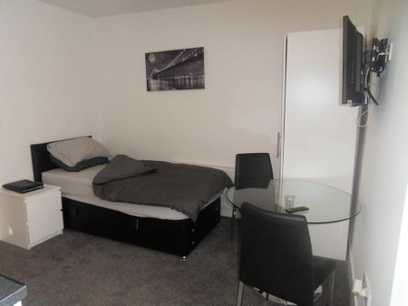 Studio to rent - Photo 3