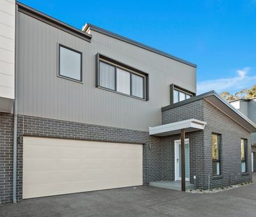 Stunning Townhouse in Convenient Location - Photo 1