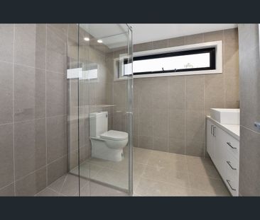 2/34 Bulla Road, Strathmore, Vic 3041 - Photo 1