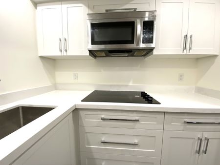 For Lease - 11 Berkshire Court, Whitby, Ontario - Photo 3