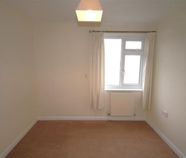 3 bedroom end of terrace house to rent - Photo 3