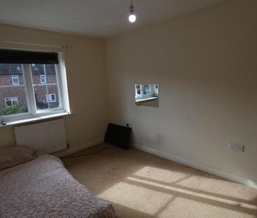 3 bedroom semi-detached house to rent - Photo 3
