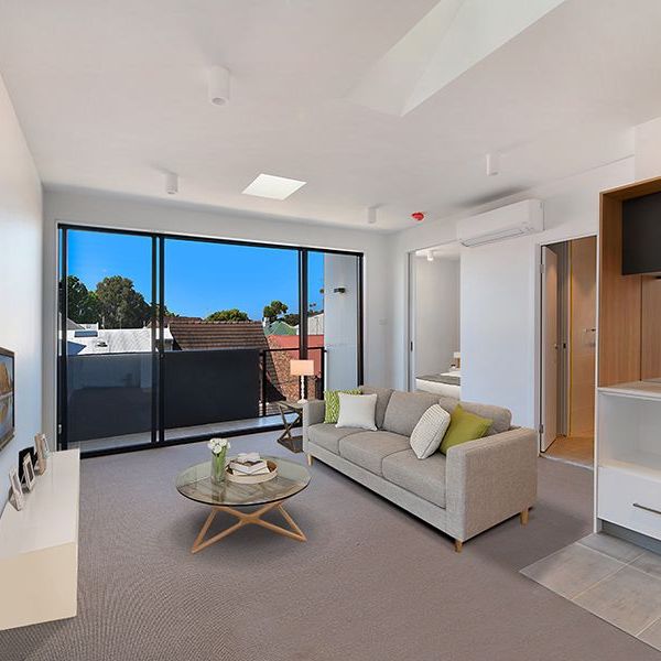 1 BEDROOM APARTMENT IN THE CBD! - Photo 1