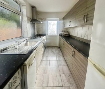 3 bedroom House To Let - Photo 2