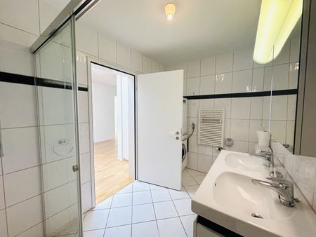 Schöne 3.5 Zimmer Wohnung mit Sicht auf die Altstadt und den Rhein... - Photo 2