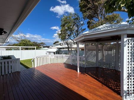 Coastal 4 Bed - 2 Bath, Outdoor Entertaining, Ducted Air - Photo 2