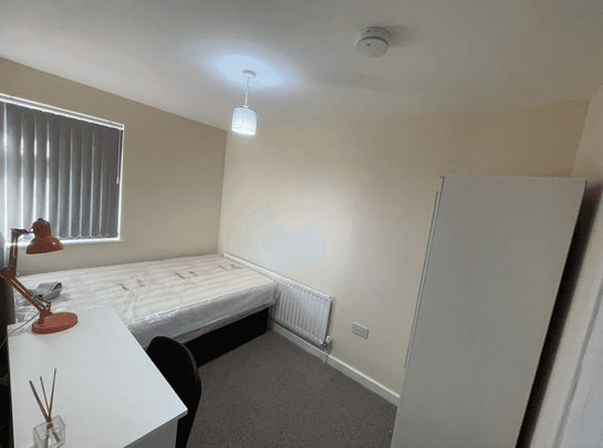 John Rous Avenue, Coventry, CV4 - Photo 1