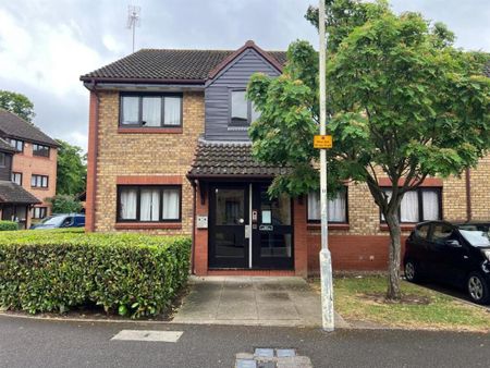 2 Bed Flat, Waterside Close, IG11 - Photo 4