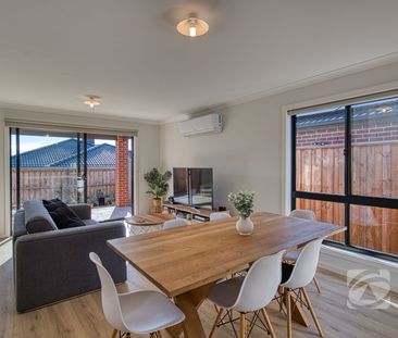 MODERN FAMILY LIVING - Photo 2