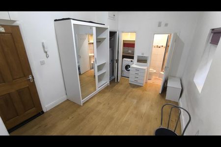 Studio Flat, High Street, W3 - Photo 4