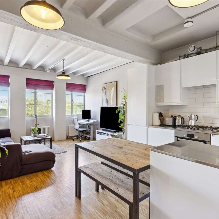 An ideal one bedroom warehouse apartment in Wandsworth. - Photo 1