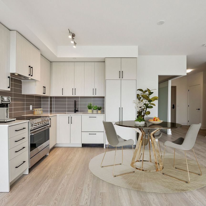 For Lease - 2075 King Road Unit# 405, King, Ontario - Photo 1