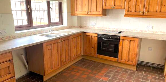 2 bedroom end of terrace house to rent - Photo 2