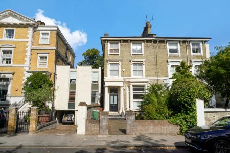 2 bedroom flat in St John's Wood - Photo 3