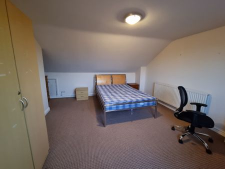 4 Bed Student Accommodation - Photo 3