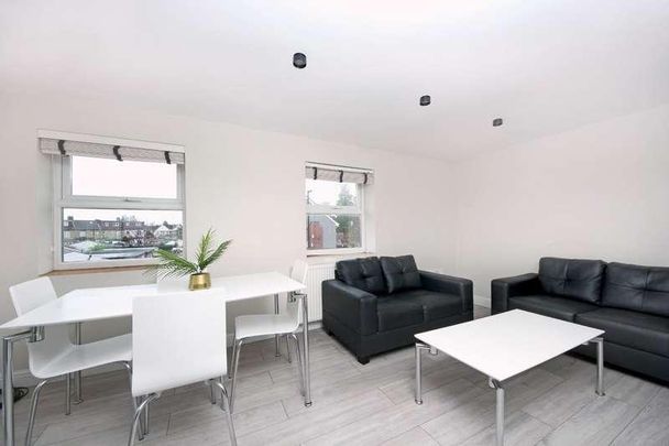 Horn Lane, London, W3 - Photo 1