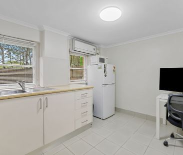 Cosy Unit in a Very Convenient Location - Photo 2