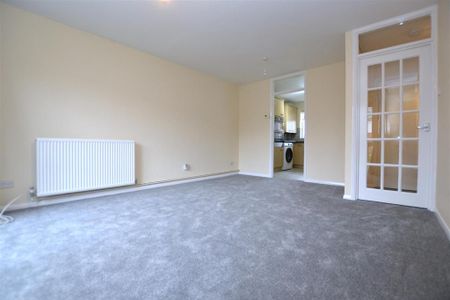 2 bedroom maisonette to rent - Photo 2