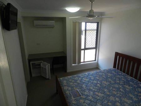 Awesome 5 bedrooms - Dream Home Standard! - Photo 3