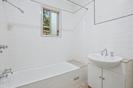 “Hills Retreat in Peaceful Longwood” - Photo 4